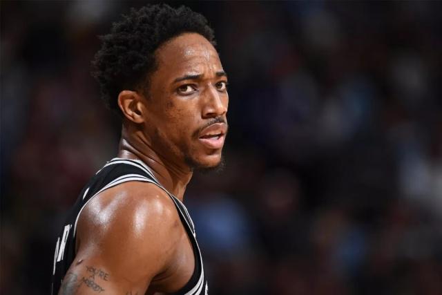 王哲林24+10上海大胜天津 山东力克福建止连败